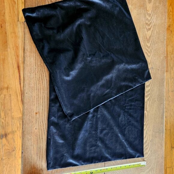 Set of 2 Black Velvet Pillow Covers 19.5″ | Soft Zippered Accent Pillows NEW - Picture 1 of 9